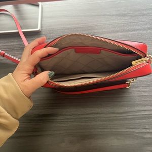 Michael Kors- Jet Set Large Crossbody Bag